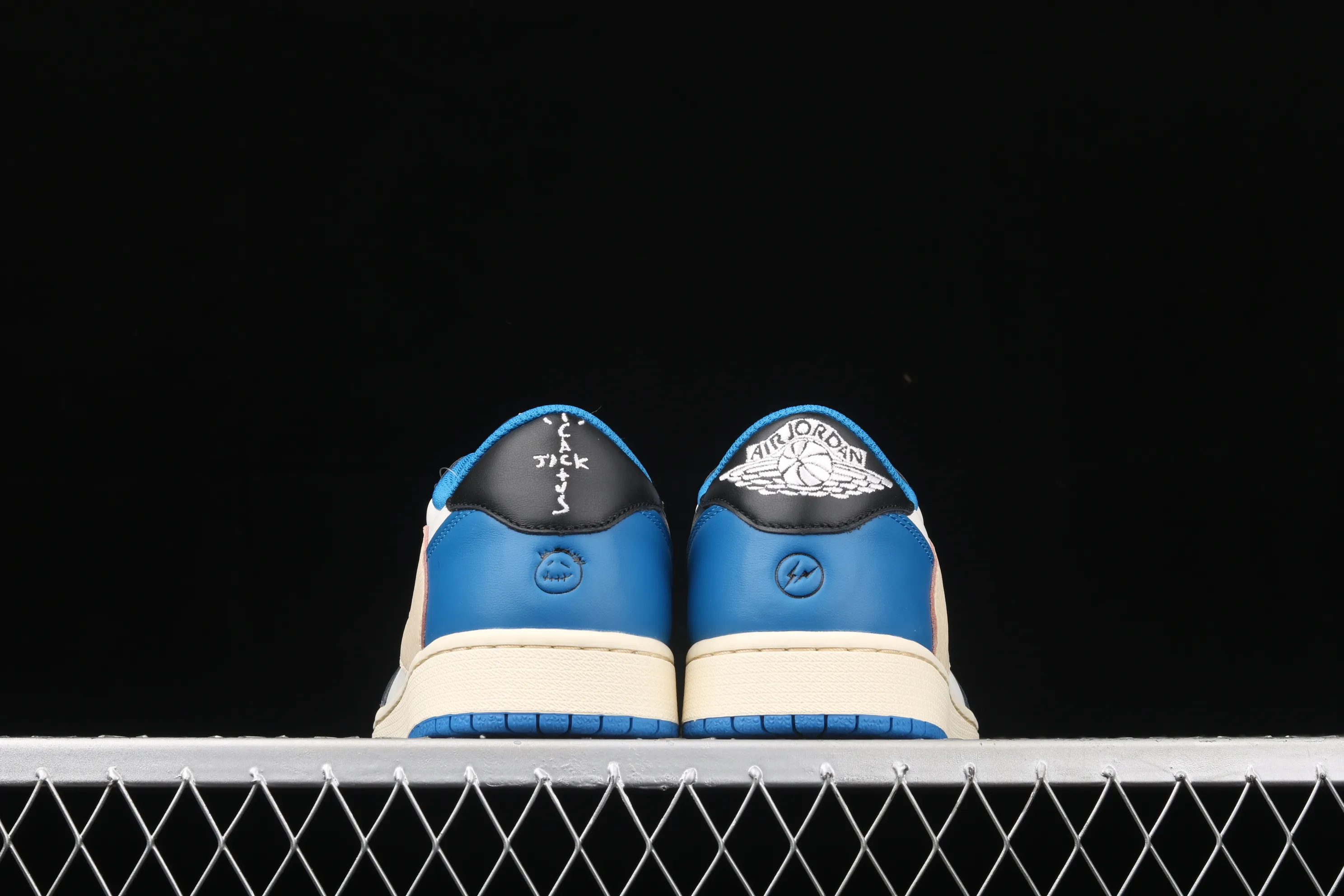 All Categories Air Jordan Jordan Series Basketball Shoes Air Jordan 1 Low Pure Original Version Travis Scott x Air Jordan 1 High OG AJ1 Lightning Undercut Low DM7866-140